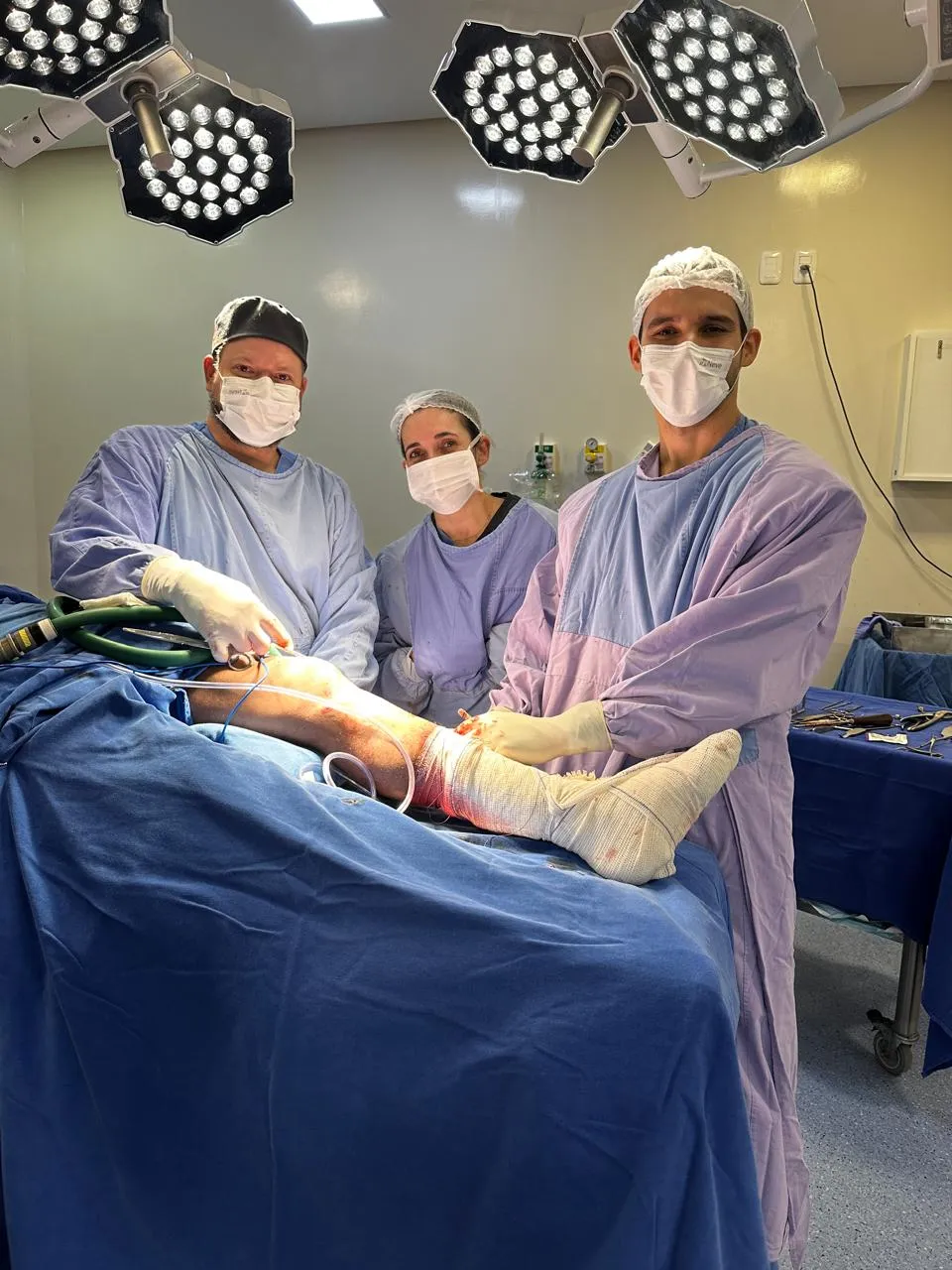 Dra. Jéssica com equipe cirúrgica